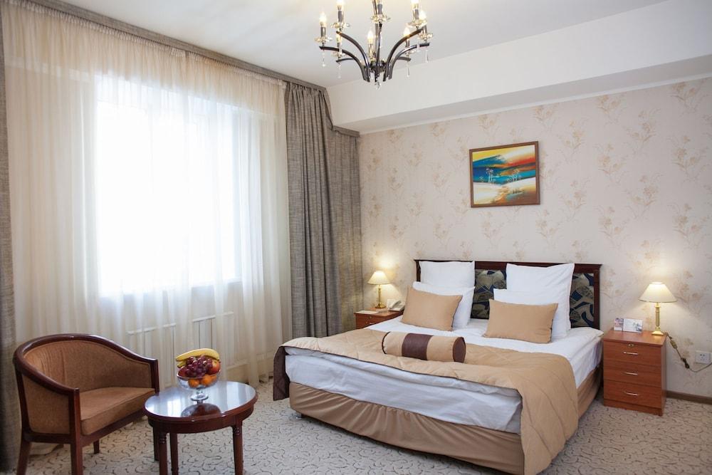 Golden Dragon Hotel Biskek Kültér fotó