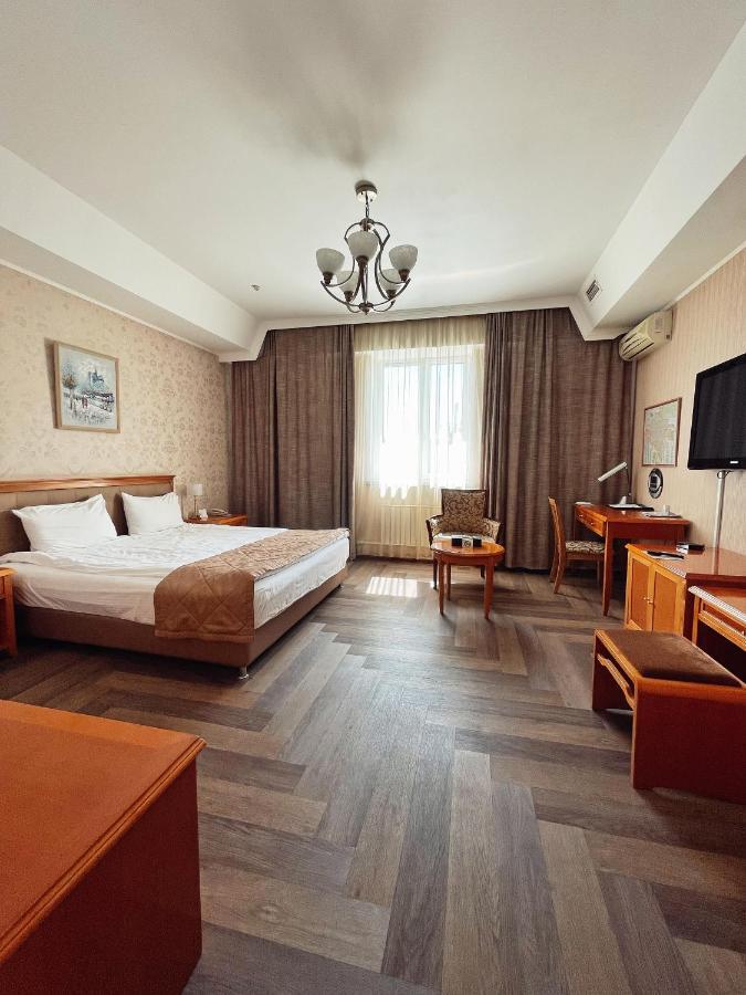Golden Dragon Hotel Biskek Kültér fotó