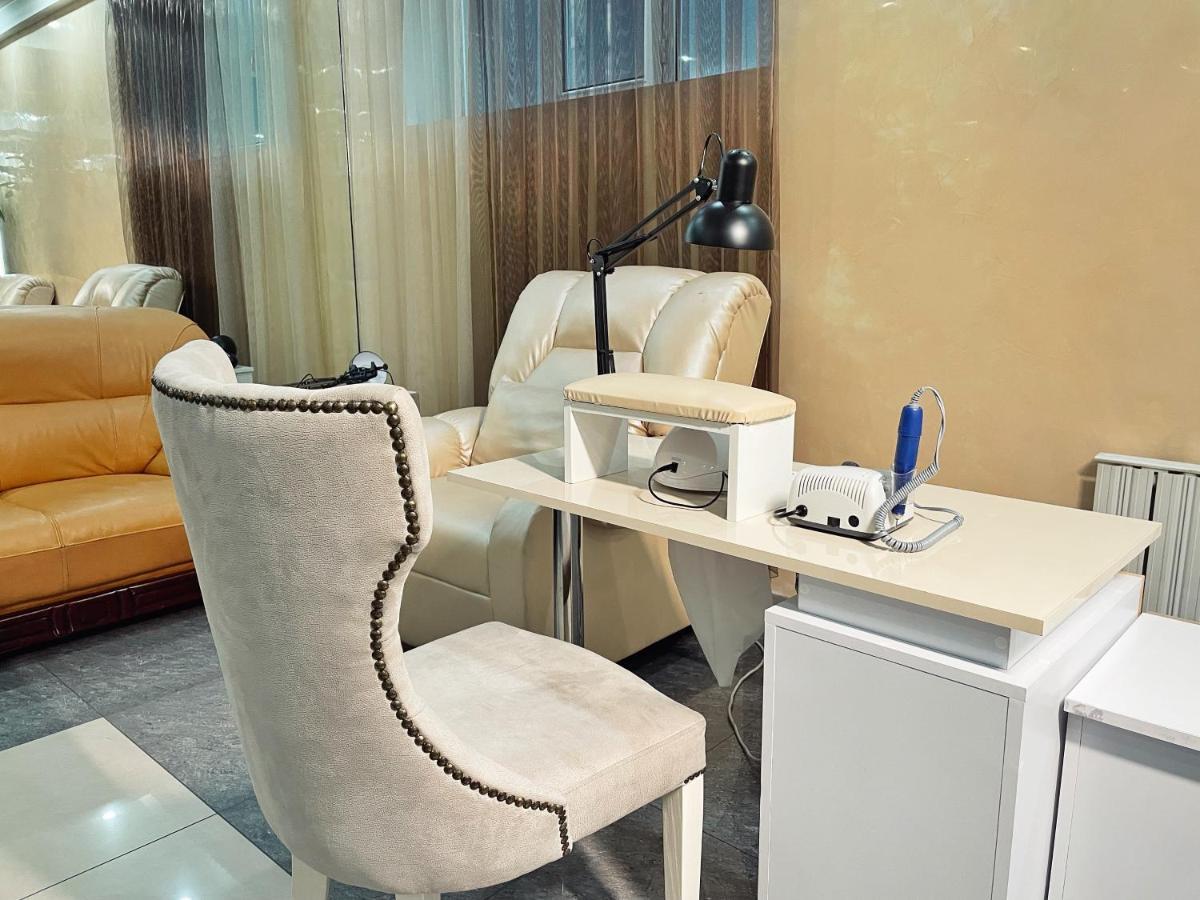 Golden Dragon Hotel Biskek Kültér fotó