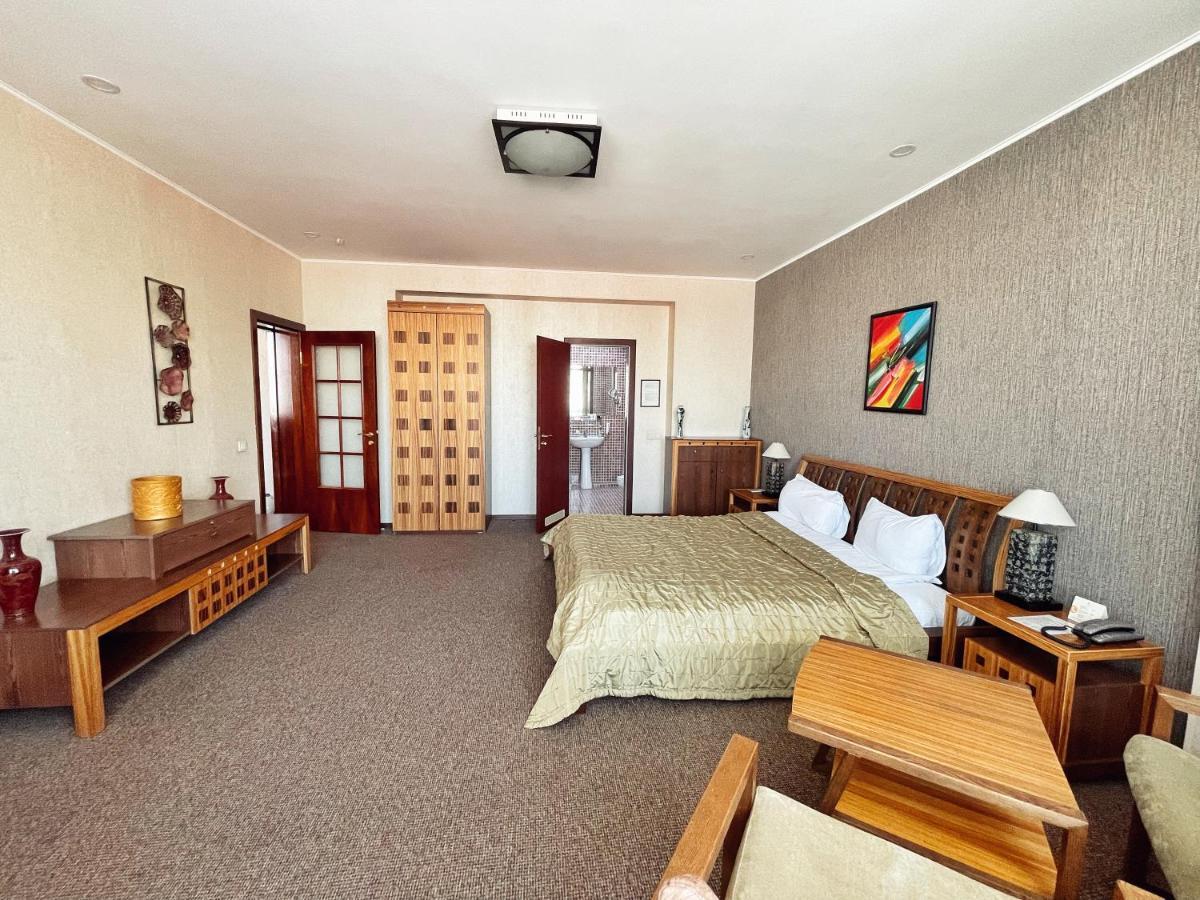 Golden Dragon Hotel Biskek Kültér fotó