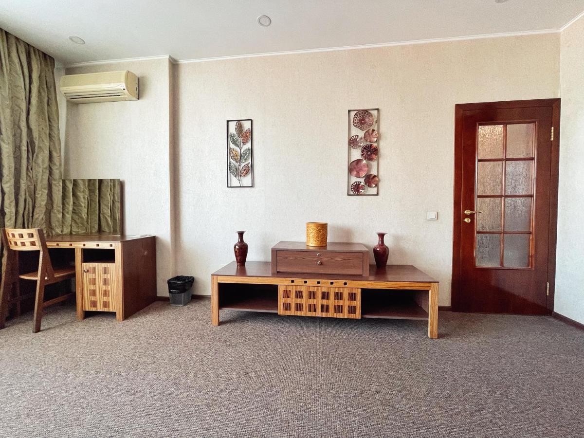 Golden Dragon Hotel Biskek Kültér fotó