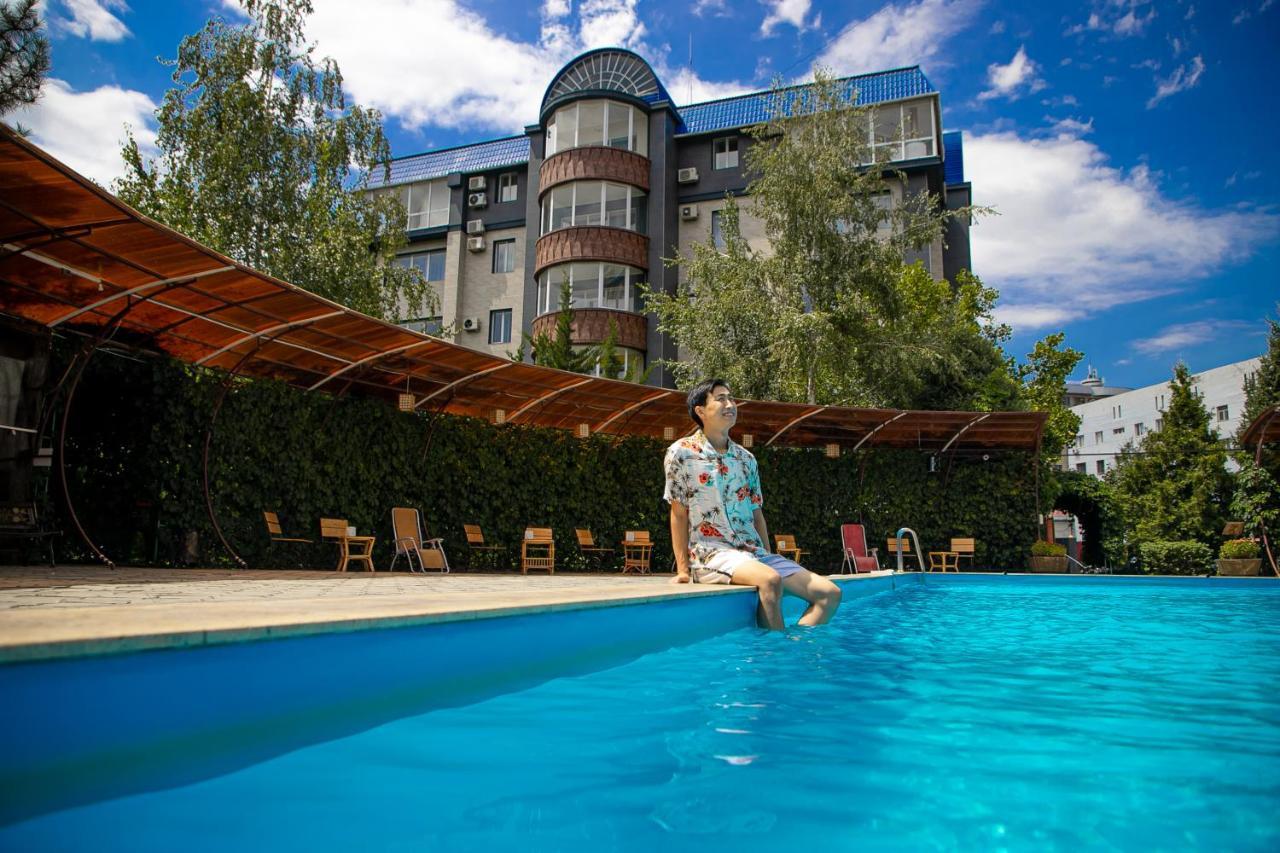 Golden Dragon Hotel Biskek Kültér fotó