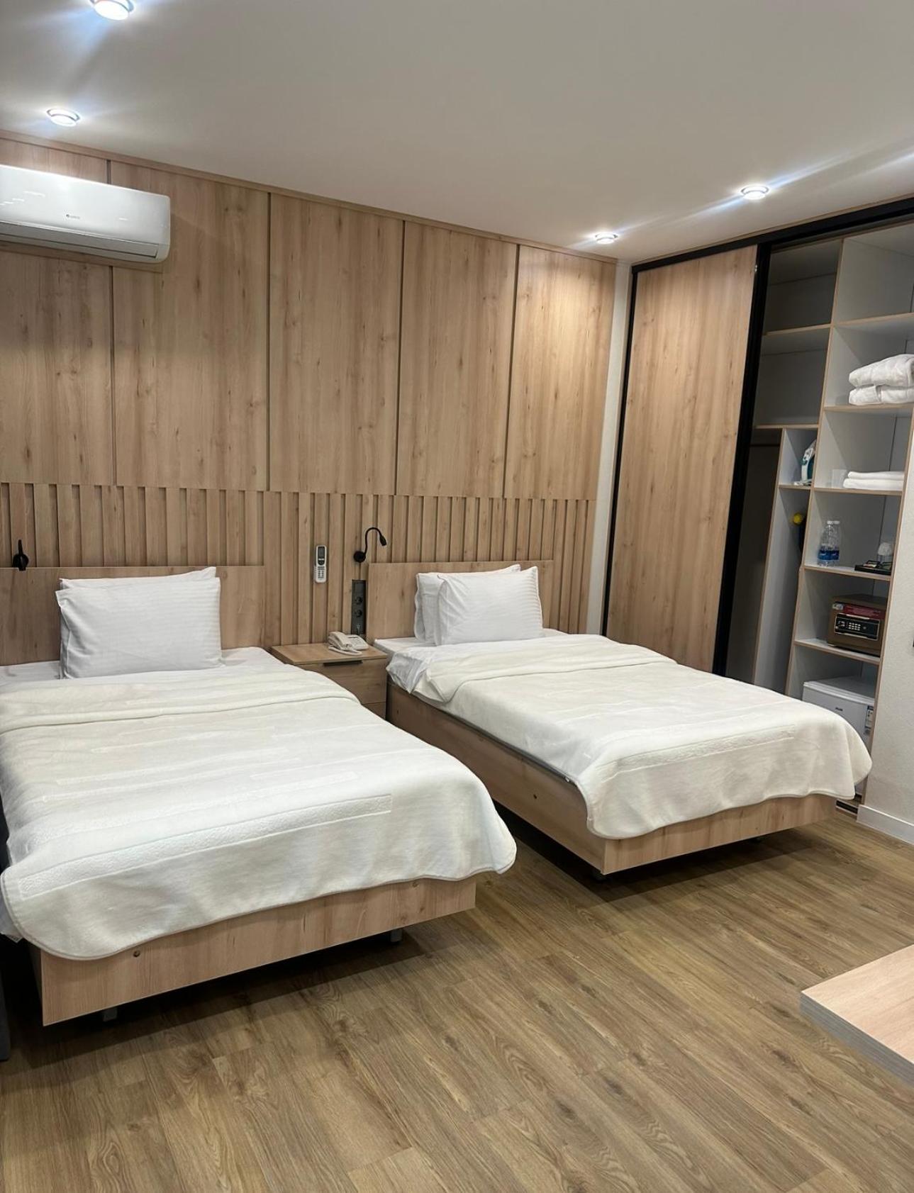 Golden Dragon Hotel Biskek Kültér fotó