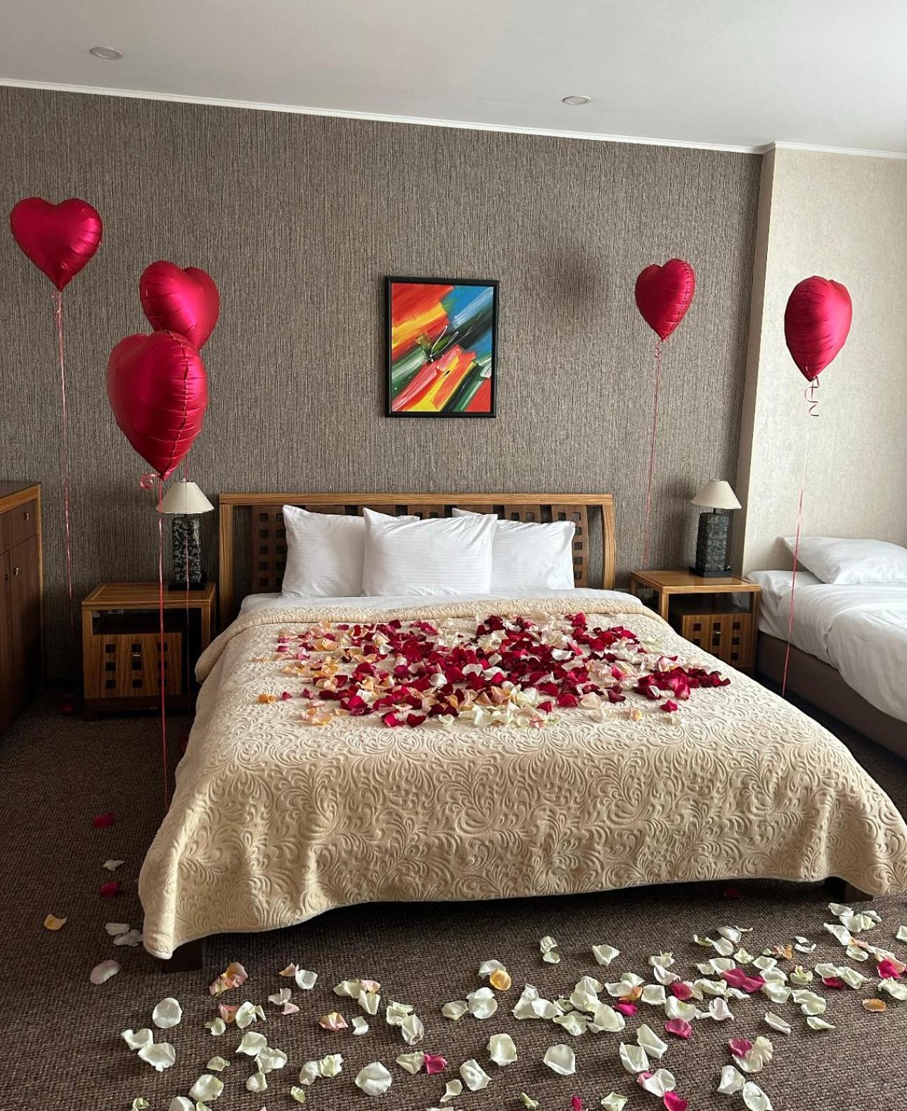 Golden Dragon Hotel Biskek Kültér fotó