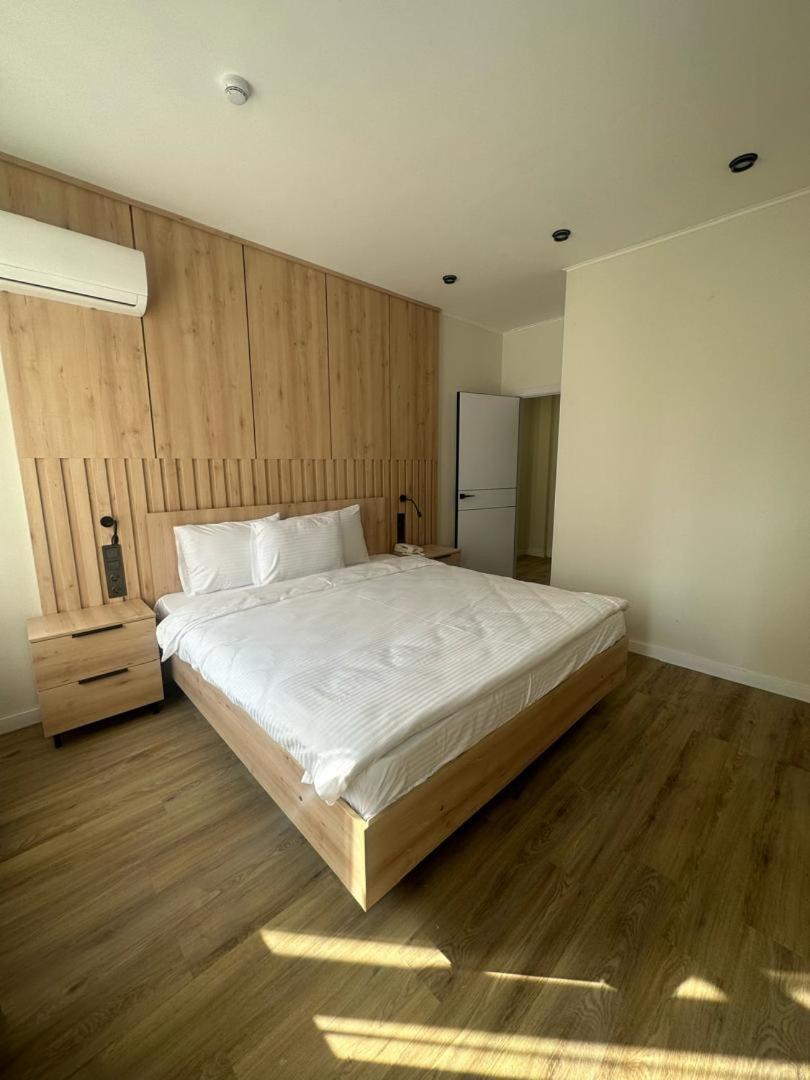 Golden Dragon Hotel Biskek Kültér fotó