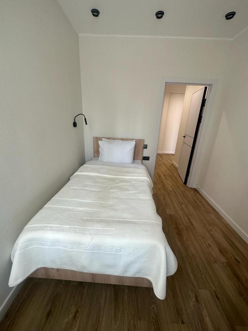 Golden Dragon Hotel Biskek Kültér fotó