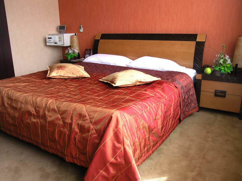 Golden Dragon Hotel Biskek Kültér fotó