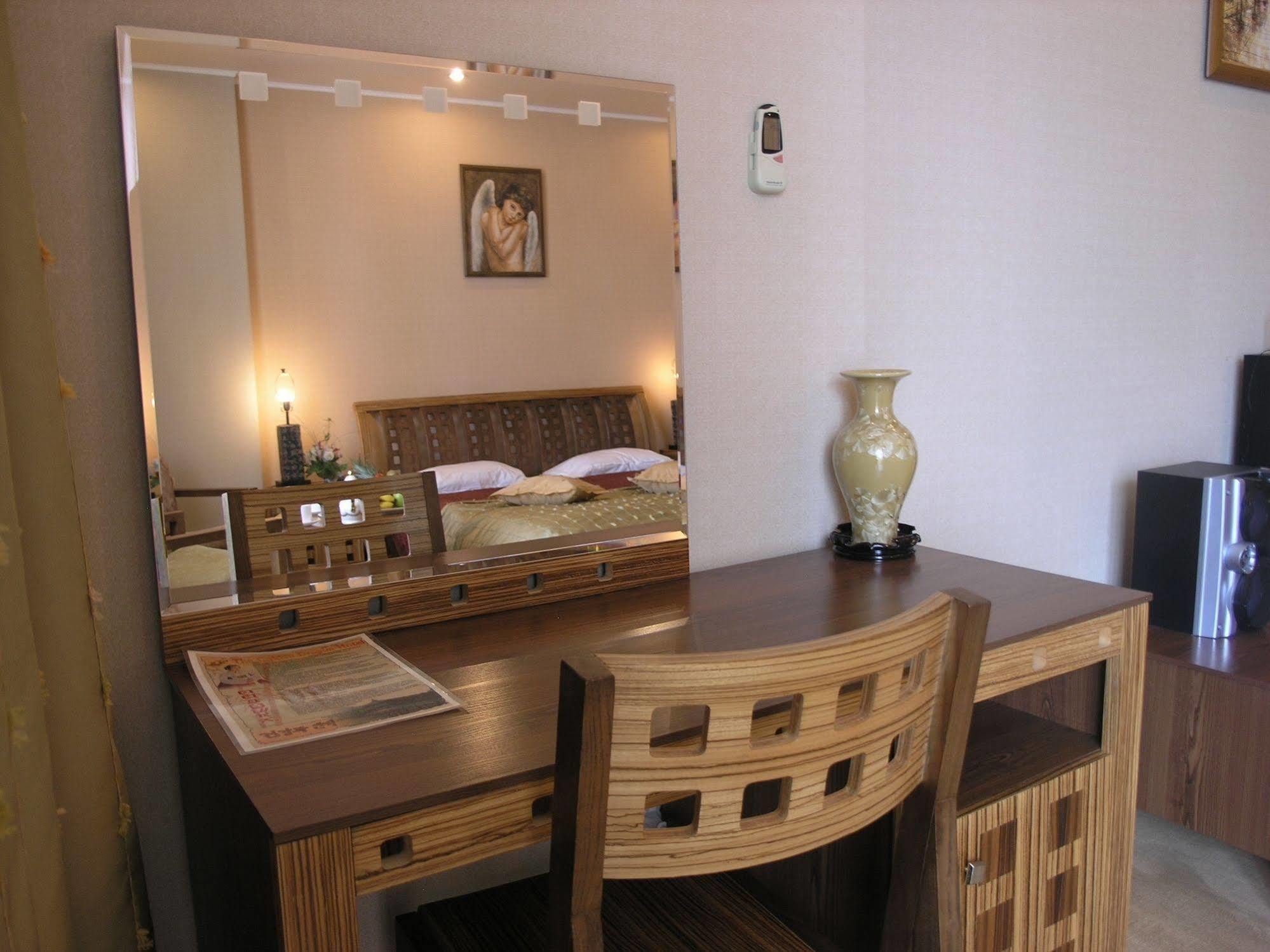 Golden Dragon Hotel Biskek Kültér fotó