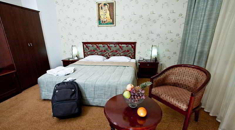 Golden Dragon Hotel Biskek Kültér fotó
